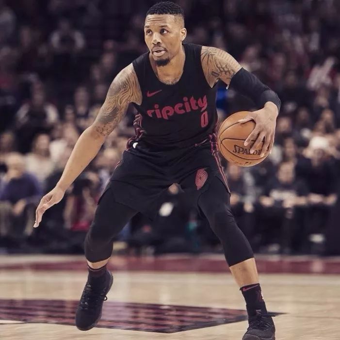 首先凭借穆 首先凭借穆